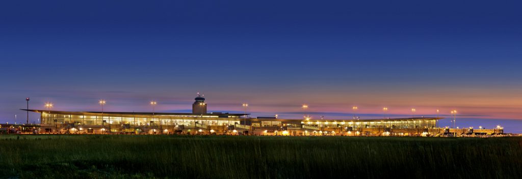 Winnipeg James Armstrong Richardson International Airport (YWG) Photo: Gerry Kopelow