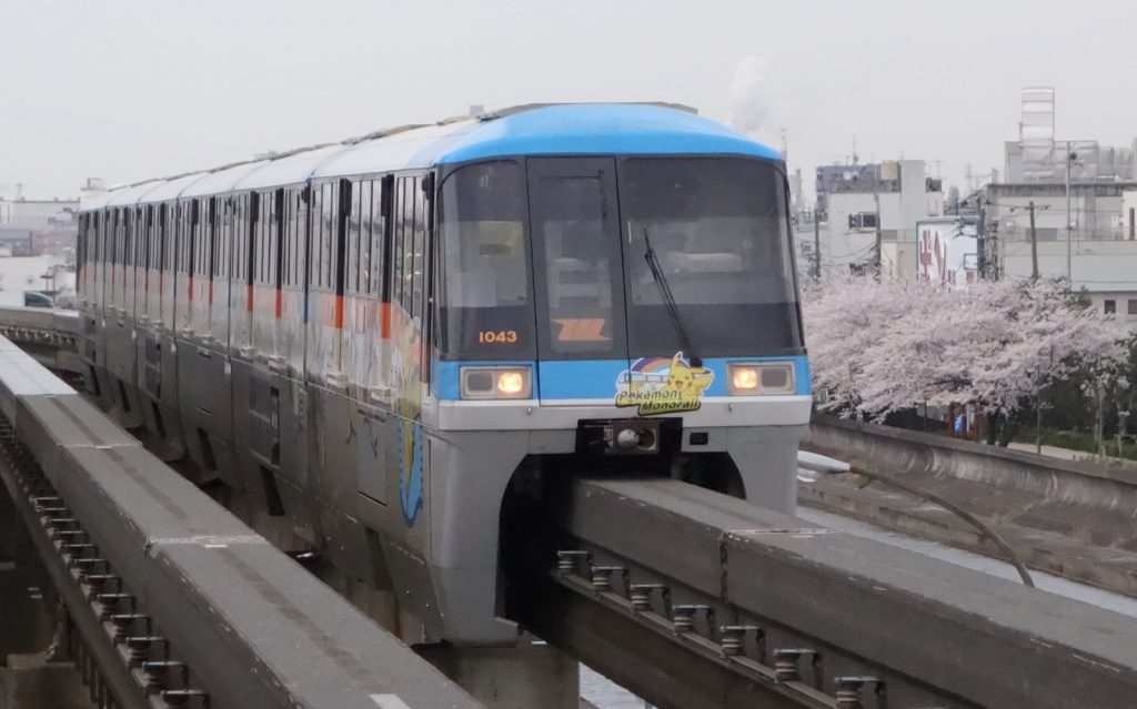 Seattle? Disneyland? No, it's the Tokyo Monorail, connecting Haneda Airport to the city.