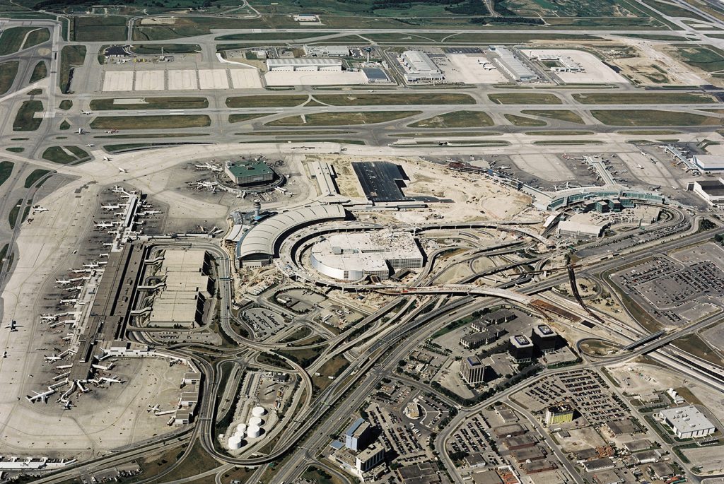 August 2002 – YYZ’s New Terminal 1 is under construction, with the completed Infield Complex in the background. Photo: Air Canada